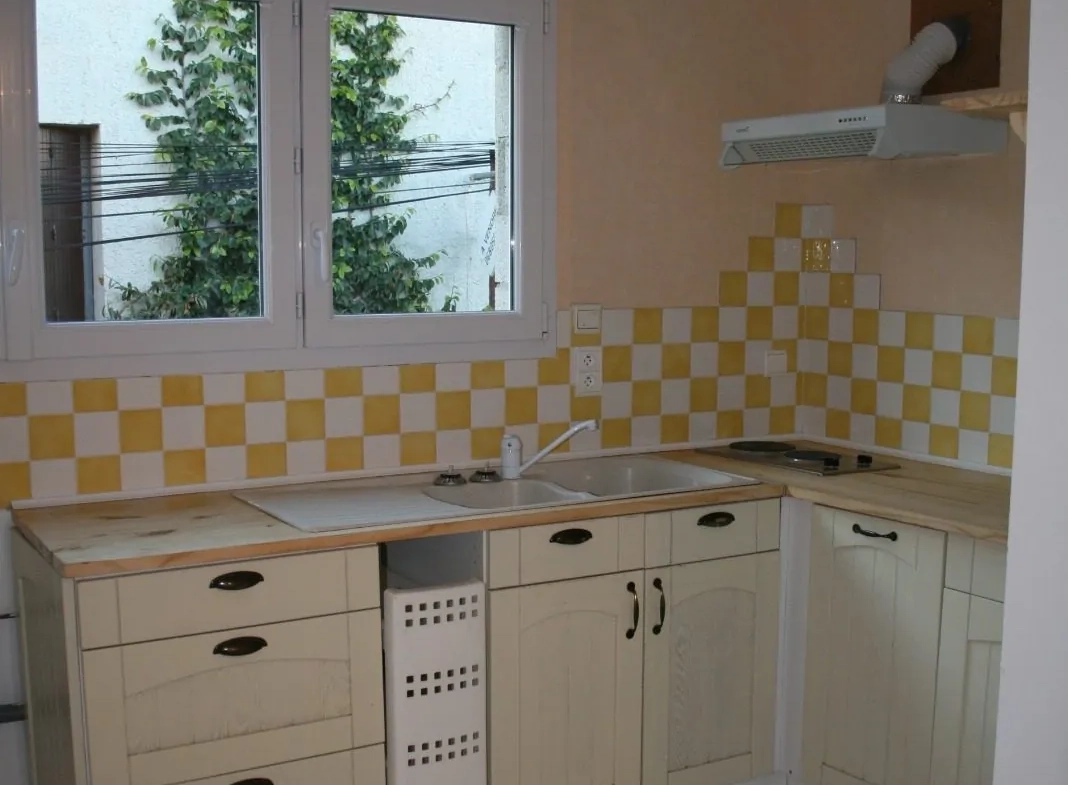 Investissez dans une maison divisée en deux logements loués à Usclas-d'Hérault 
