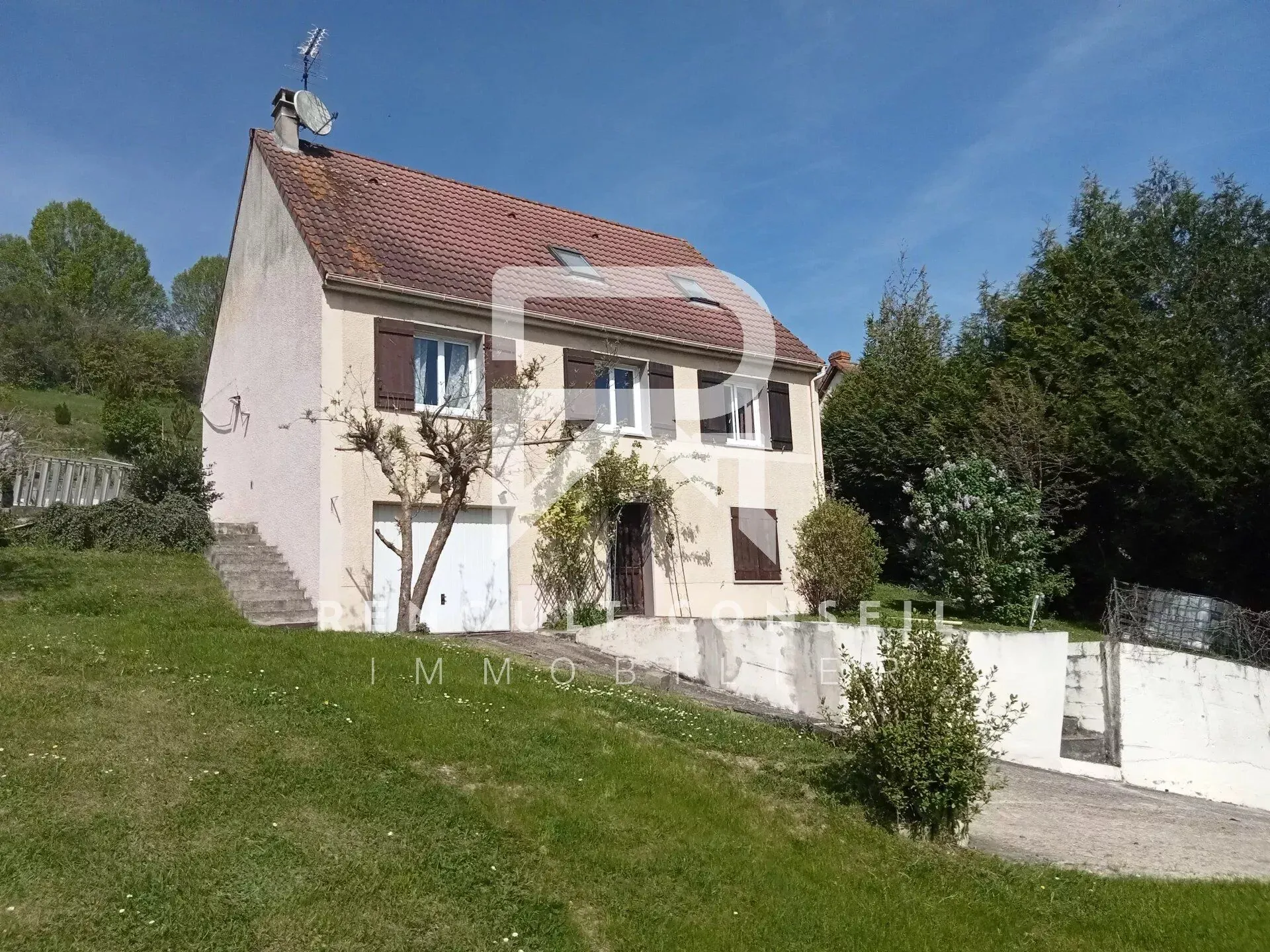 Maison individuelle à Normanville avec terrasse et 5 chambres – Proximité d'Évreux 