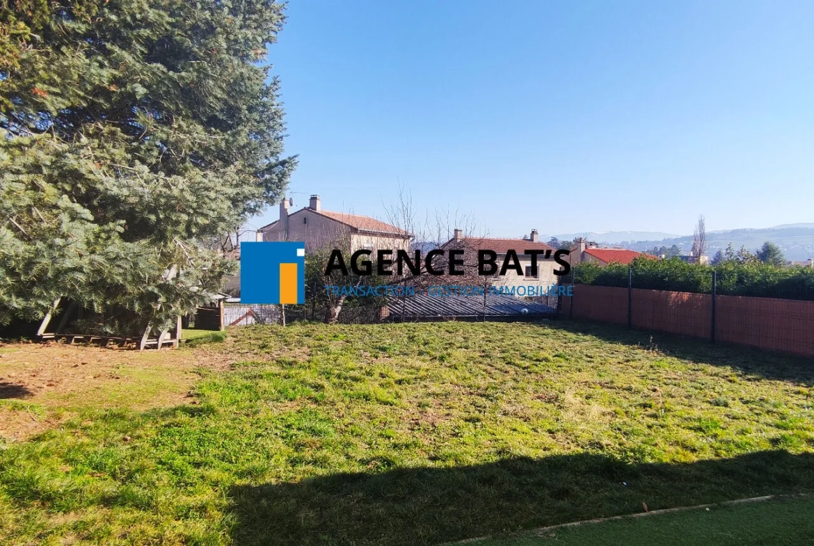 Appartement rénové de 85 m² avec terrain et caves à La Talaudière 