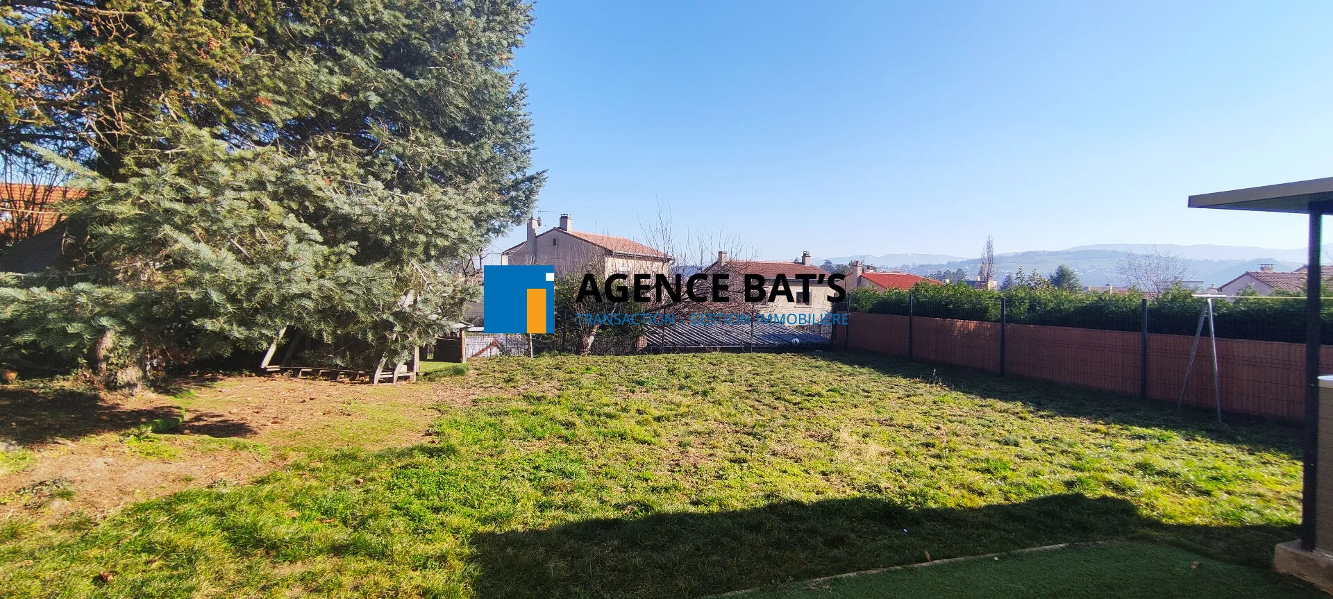 Appartement rénové de 85 m² avec terrain et caves à La Talaudière 