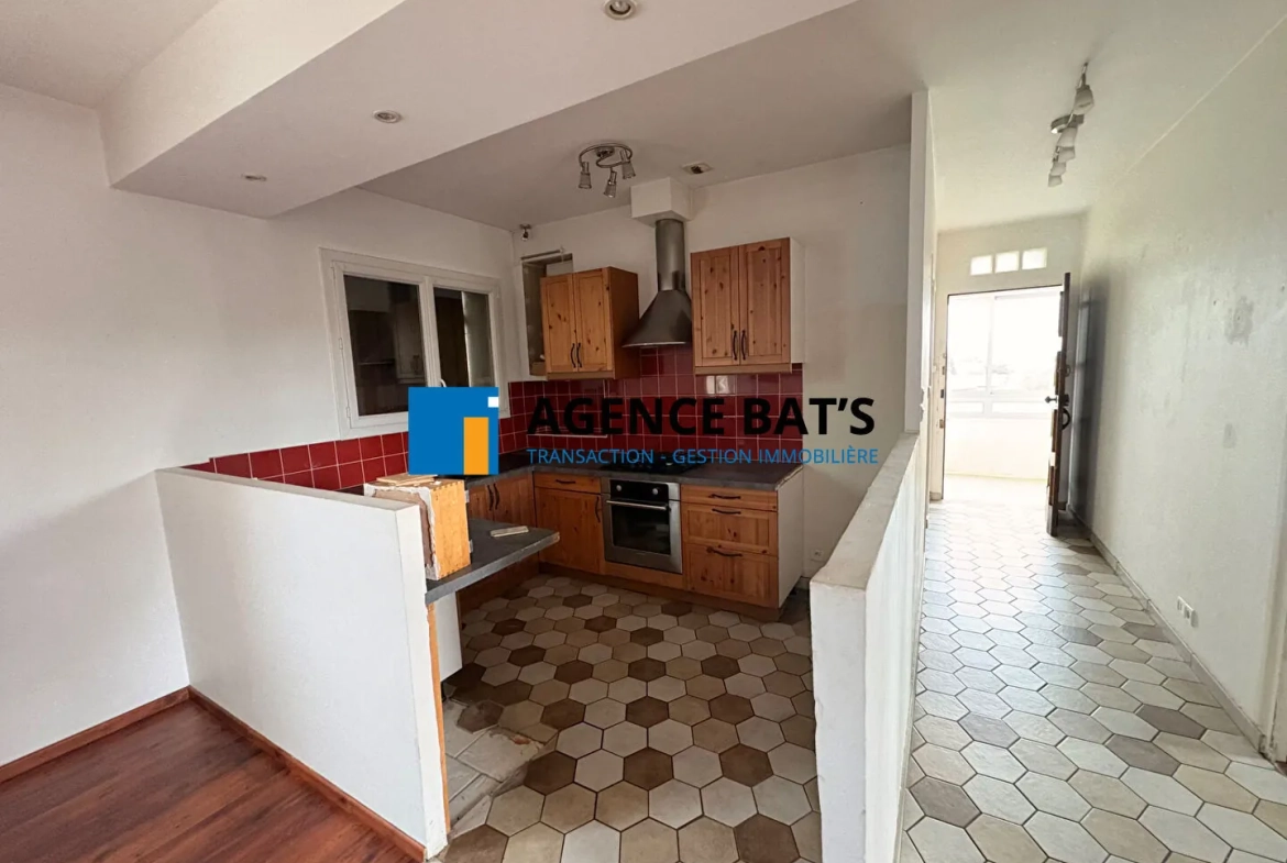 Appartement rénové de 85 m² avec terrain et caves à La Talaudière 