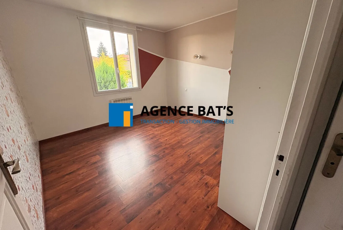 Appartement rénové de 85 m² avec terrain et caves à La Talaudière 