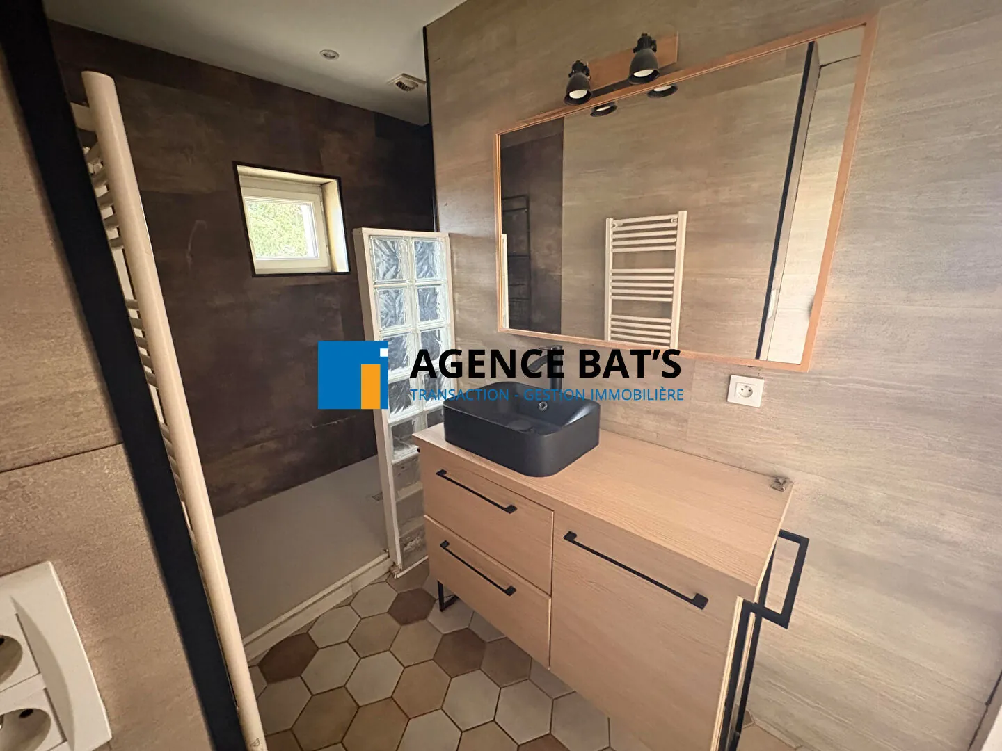 Appartement rénové de 85 m² avec terrain et caves à La Talaudière 