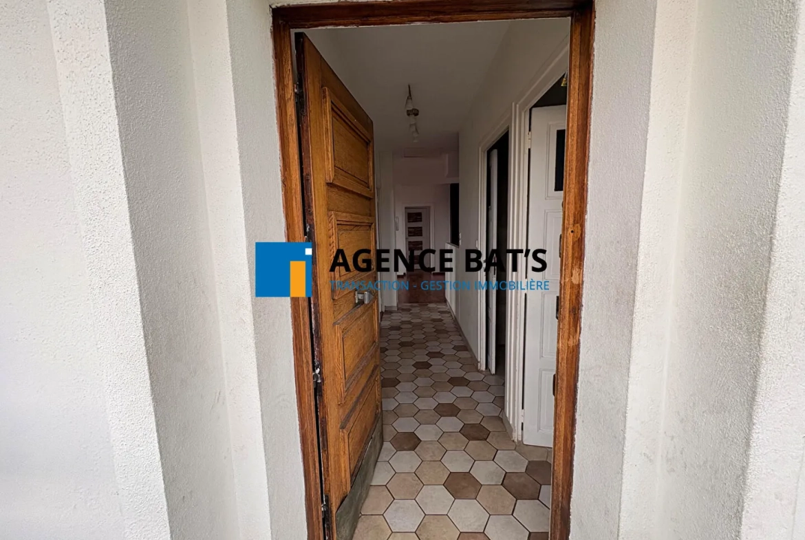 Appartement rénové de 85 m² avec terrain et caves à La Talaudière 