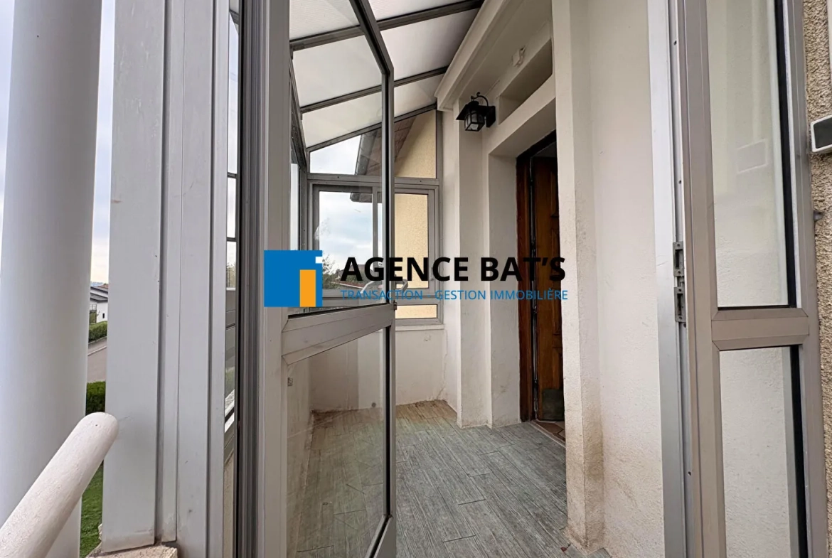 Appartement rénové de 85 m² avec terrain et caves à La Talaudière 