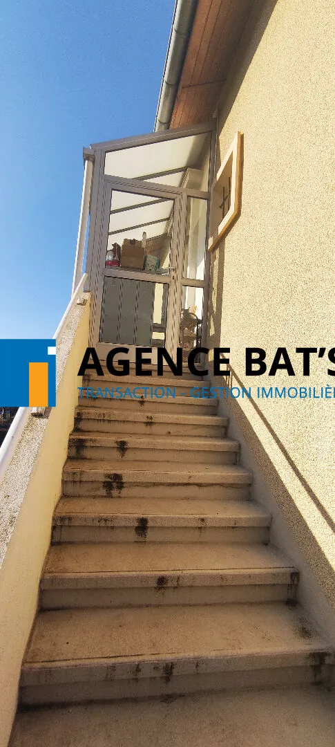 Appartement rénové de 85 m² avec terrain et caves à La Talaudière 