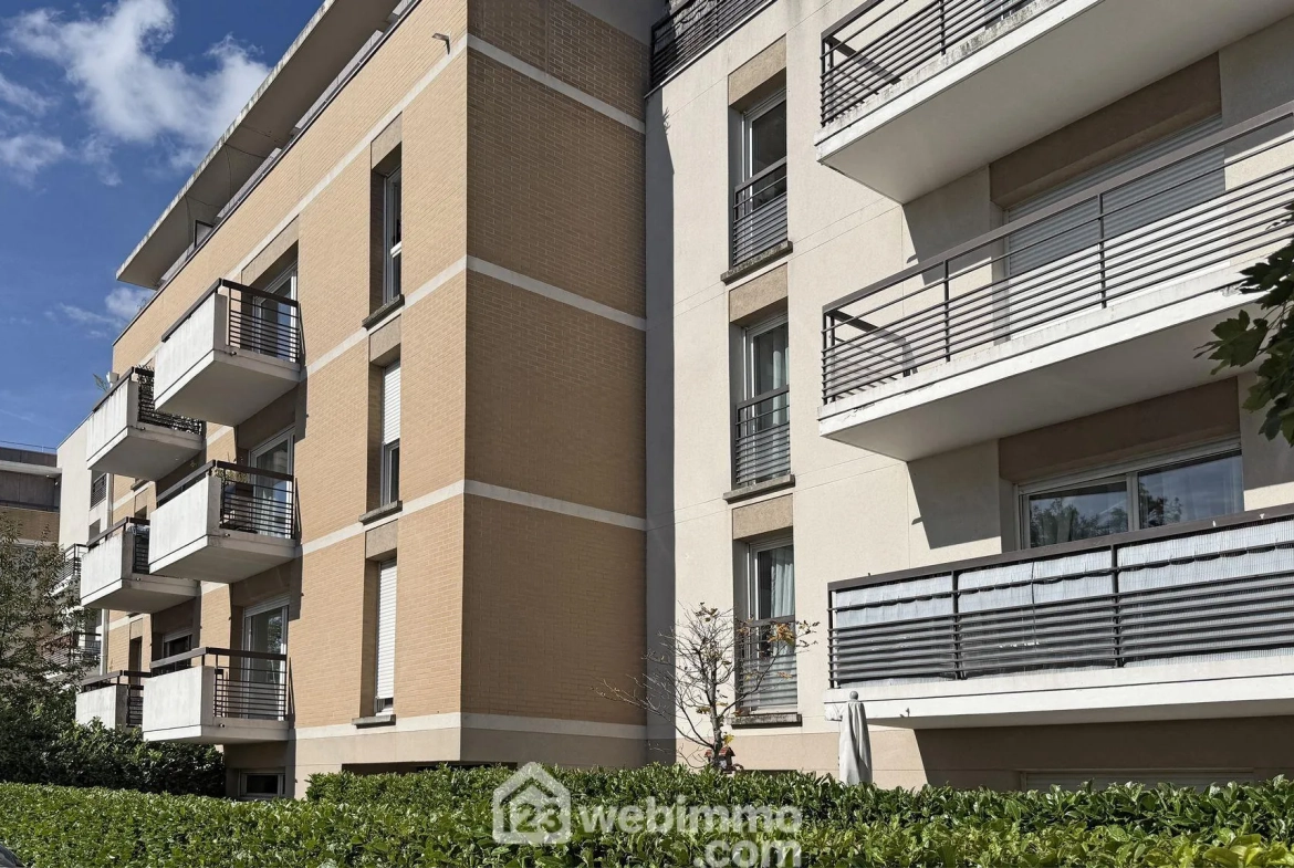 Appartement 2 pièces de 39m² à Sucy-en-Brie avec balcon et parking 