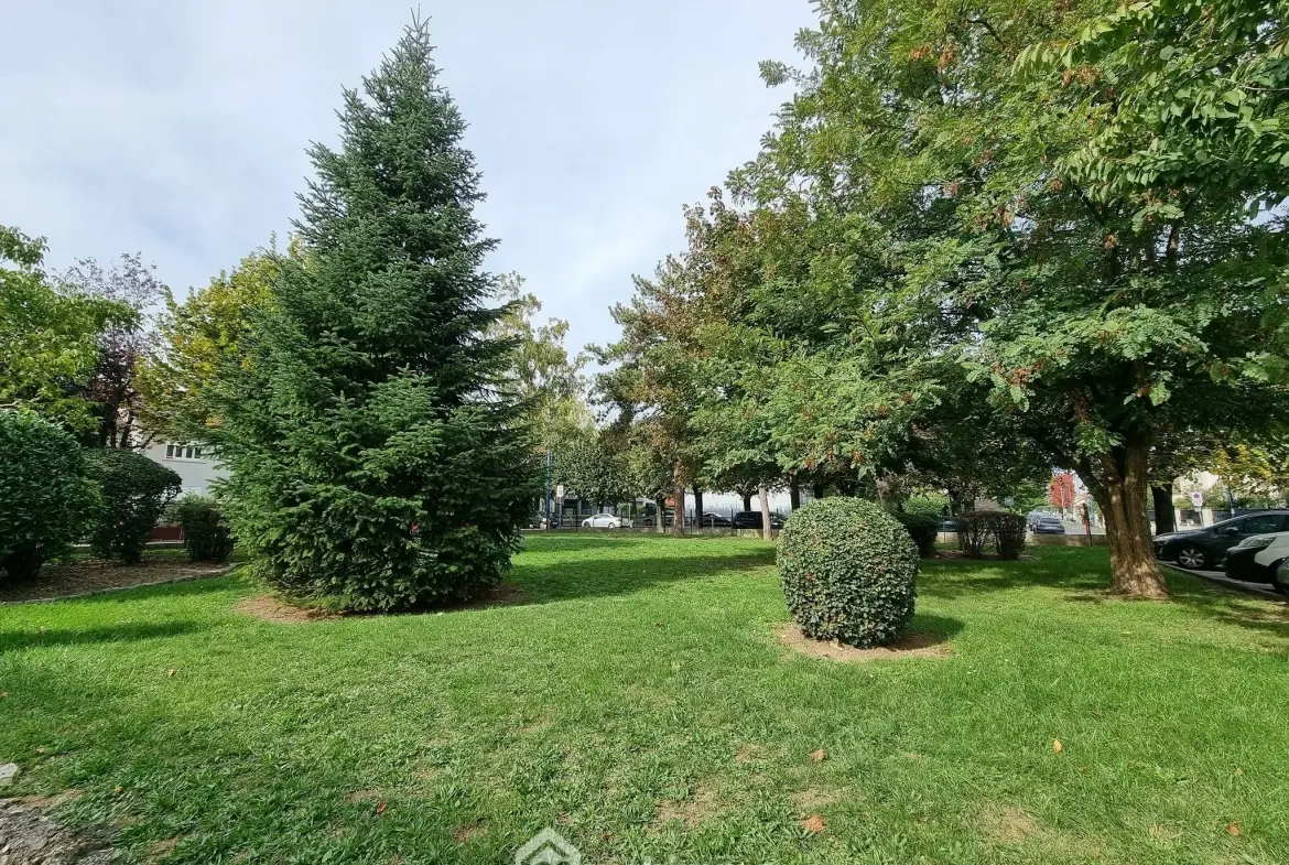 Appartement traversant de 64,61 m² à Choisy-le-Roi avec cave et jardin 