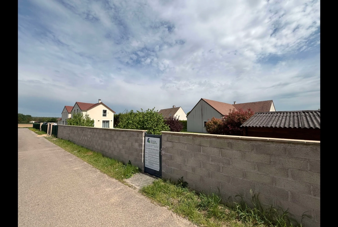 Terrain constructible de 423 m² à Orgerus, proche gare et commodités 
