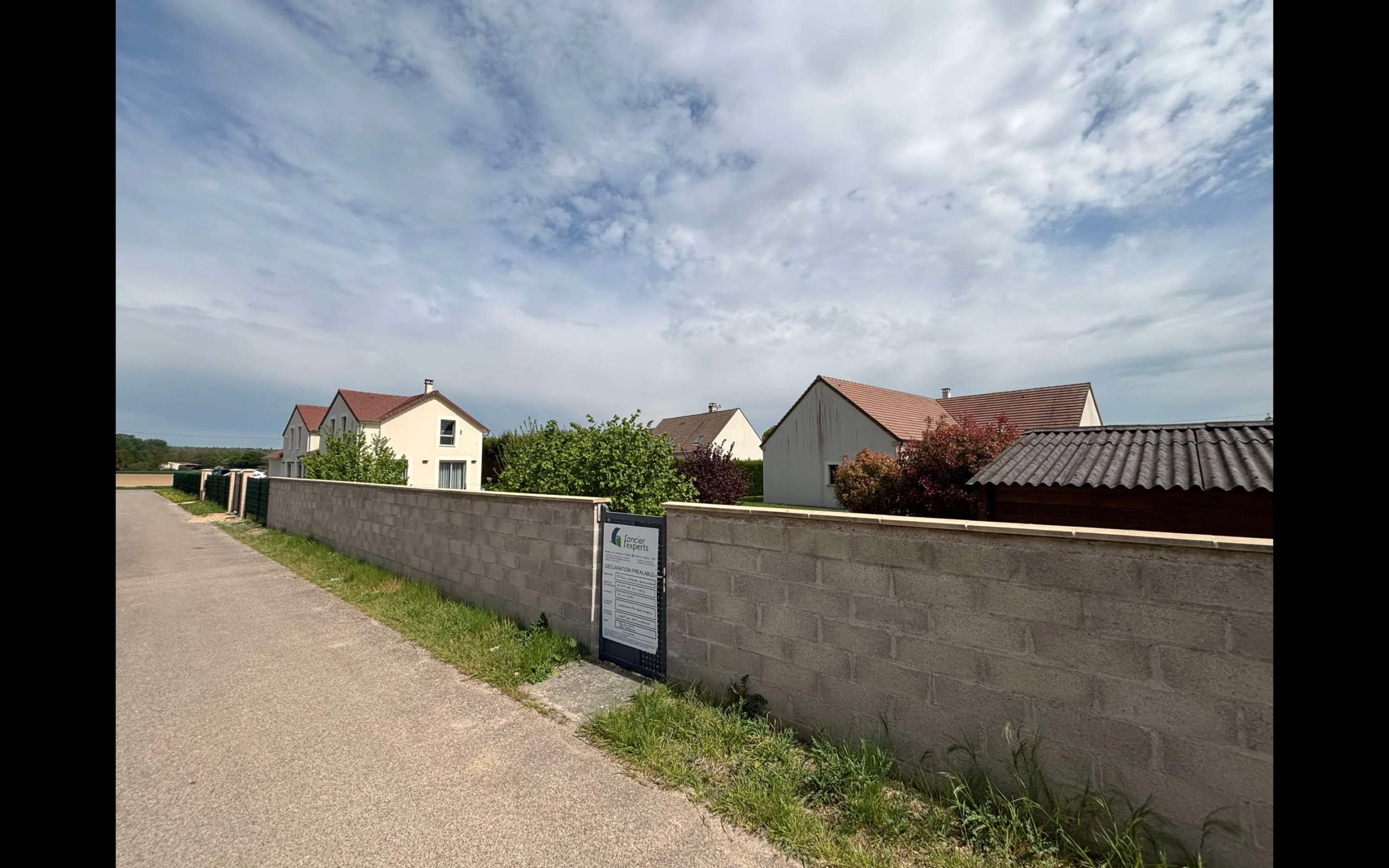 Terrain constructible de 423 m² à Orgerus, proche gare et commodités 