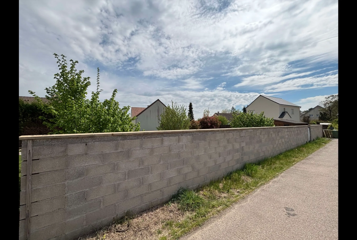 Terrain constructible de 423 m² à Orgerus, proche gare et commodités 