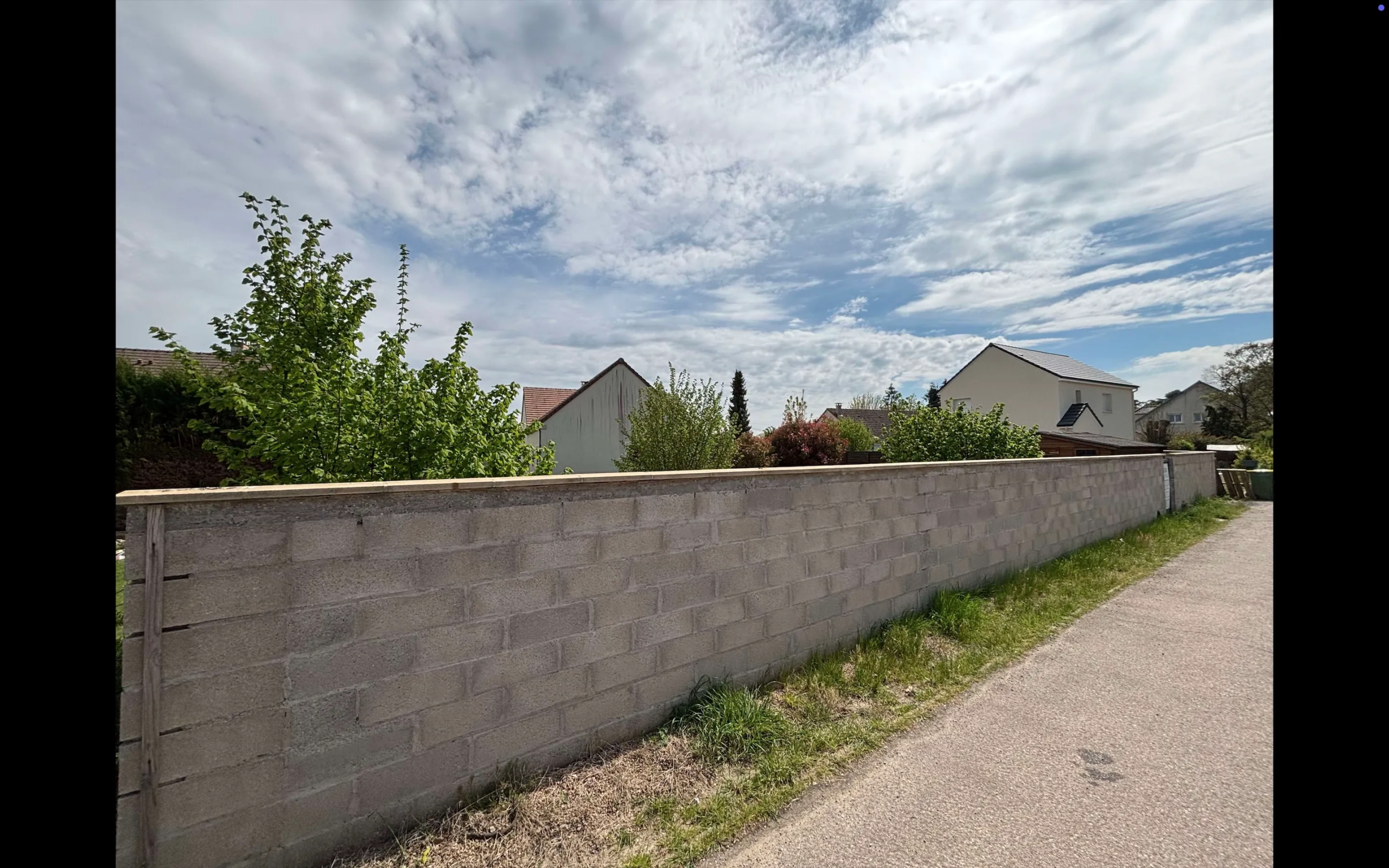 Terrain constructible de 423 m² à Orgerus, proche gare et commodités 