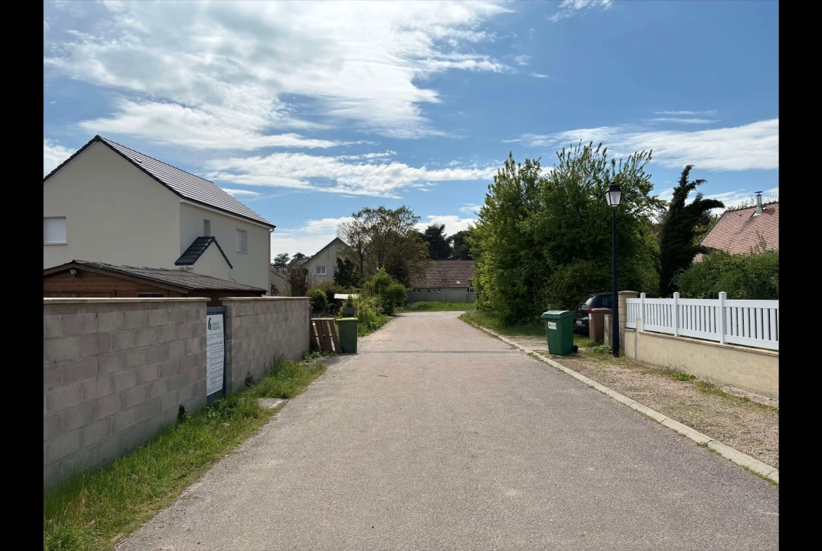 Terrain constructible de 423 m² à Orgerus, proche gare et commodités 