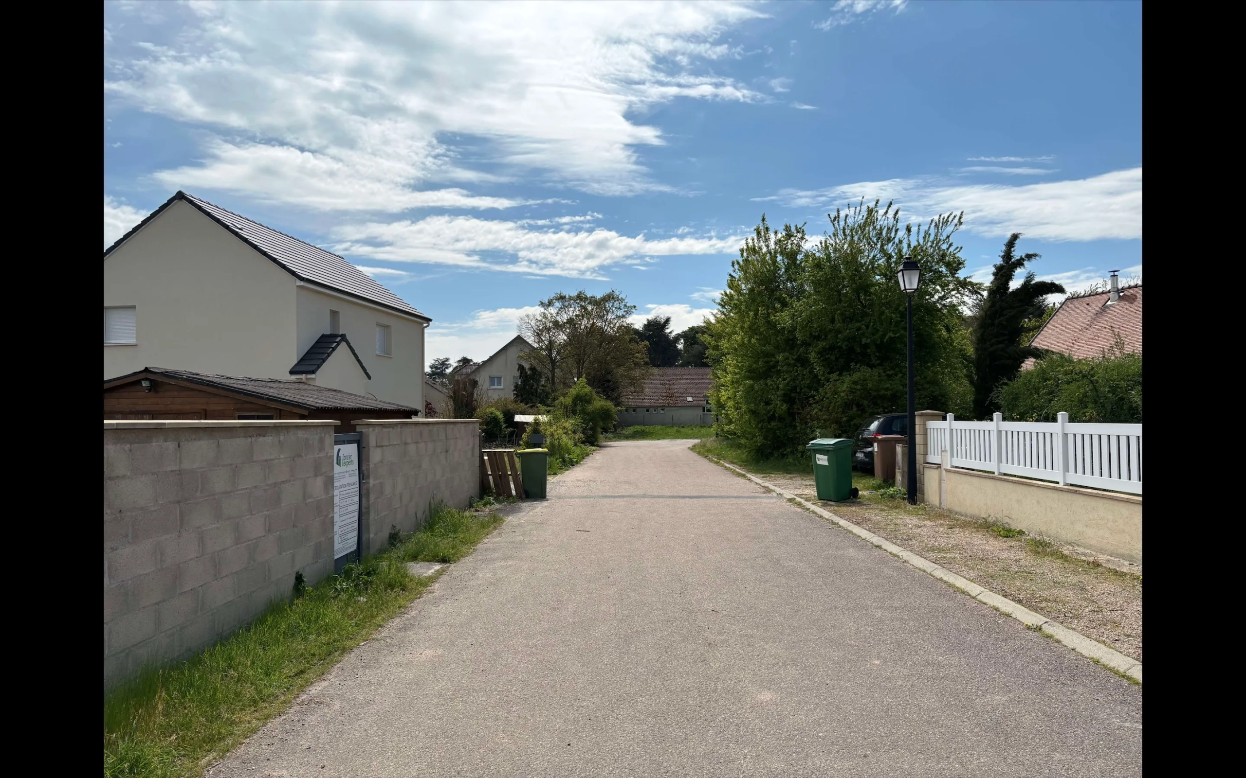 Terrain constructible de 423 m² à Orgerus, proche gare et commodités 