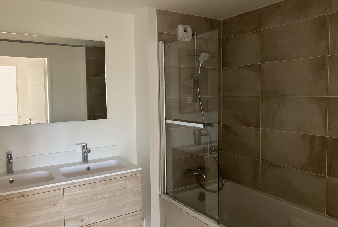 Appartement T2 à Ugine avec Balcon et Parking - Idéal Investissement ou Première Acquisition 