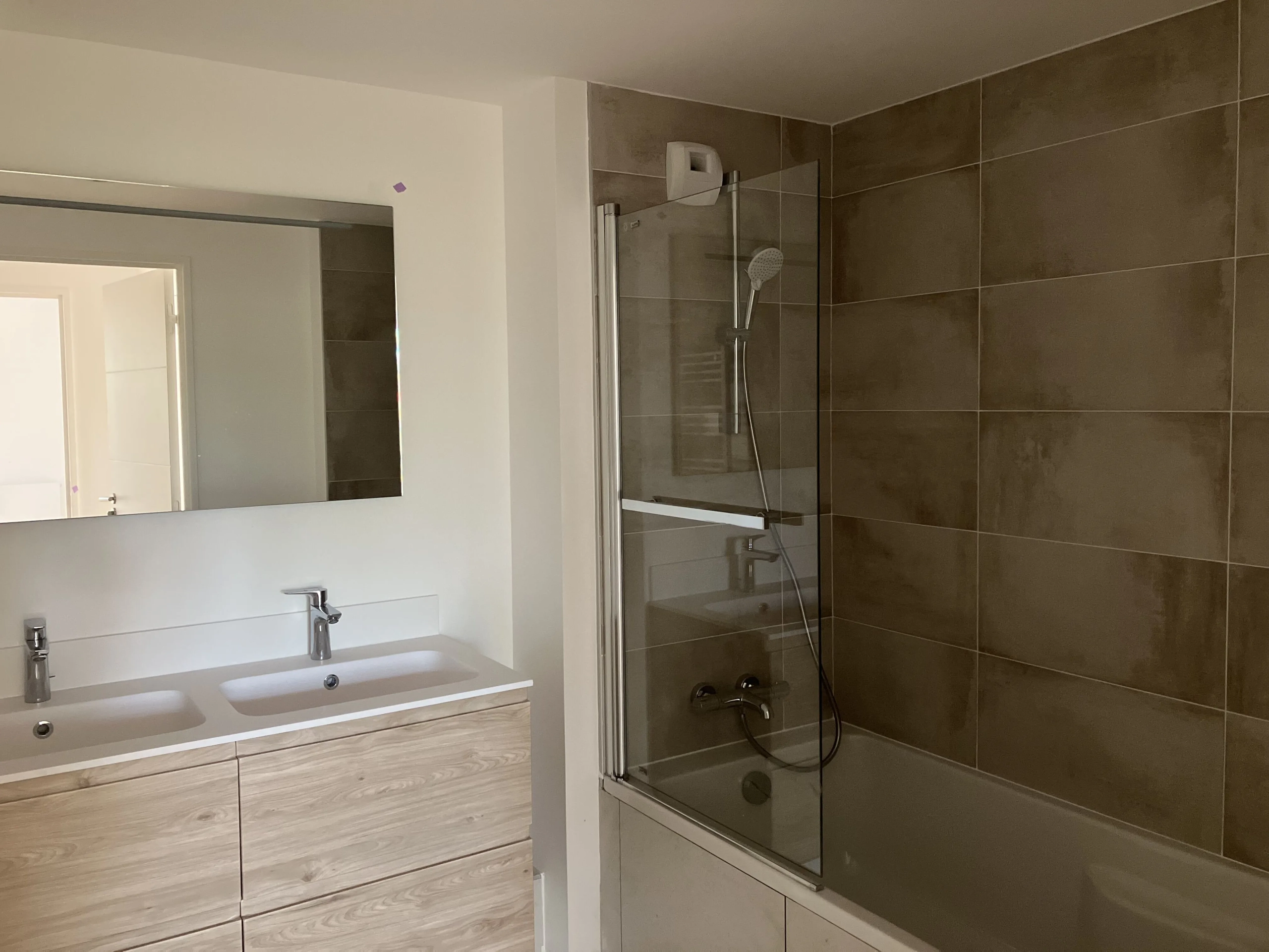 Appartement T2 à Ugine avec Balcon et Parking - Idéal Investissement ou Première Acquisition 