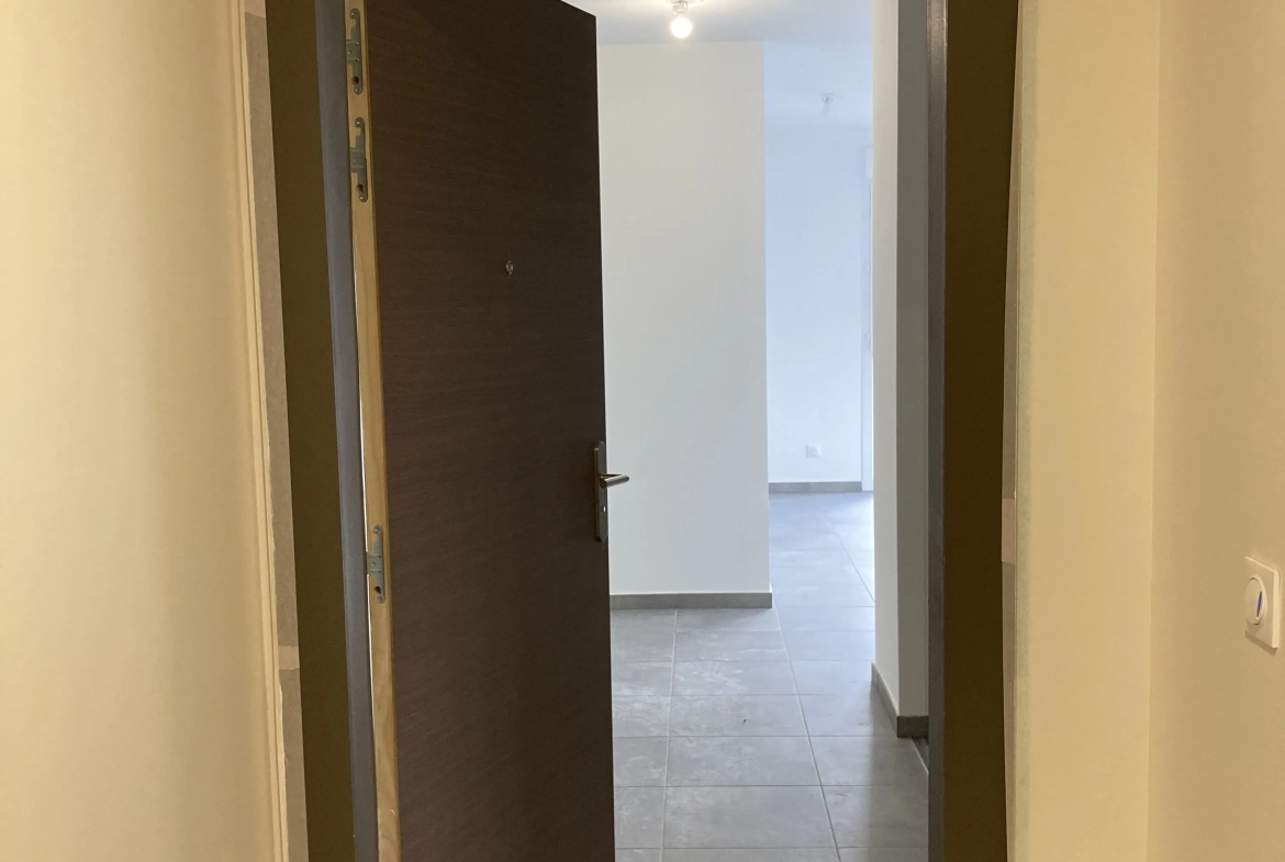 Appartement T2 à Ugine avec Balcon et Parking - Idéal Investissement ou Première Acquisition 