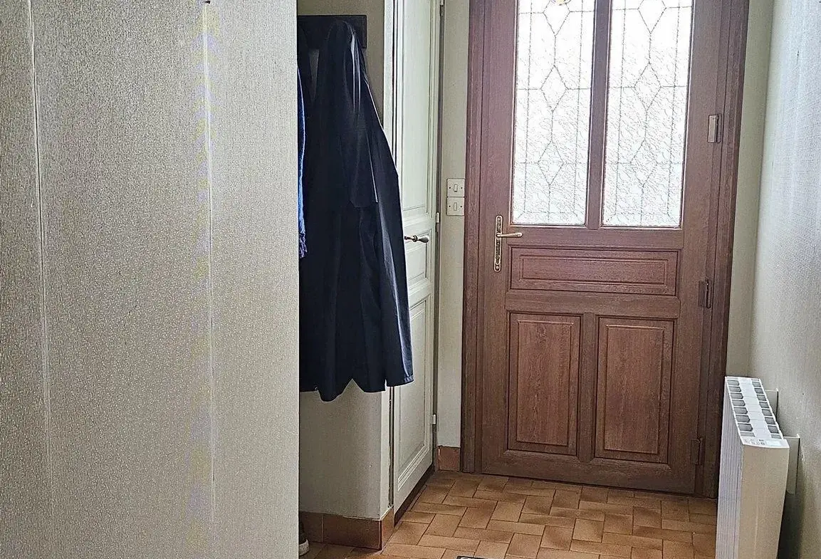 Maison à vendre de 108 m² à Treuzy-Levelay, proche Nemours, idéal pour rénovation avec grand terrain 