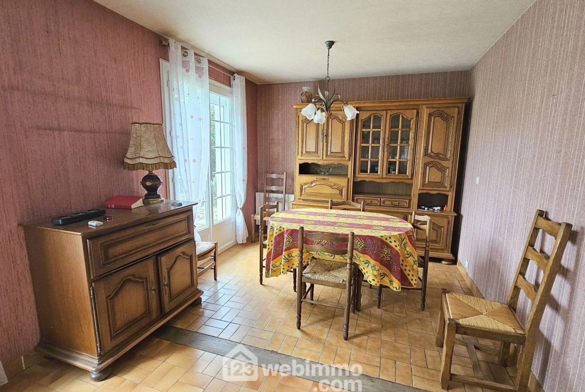 Maison à vendre de 108 m² à Treuzy-Levelay, proche Nemours, idéal pour rénovation avec grand terrain 