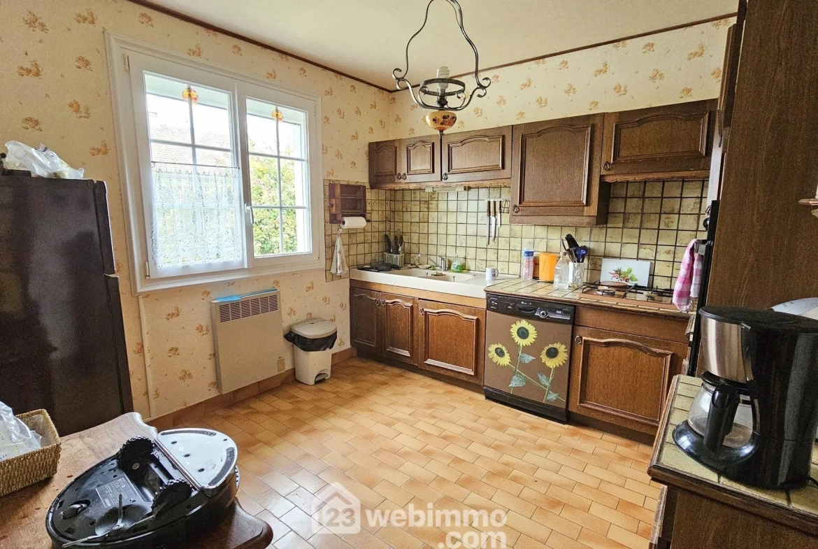 Maison à vendre de 108 m² à Treuzy-Levelay, proche Nemours, idéal pour rénovation avec grand terrain 