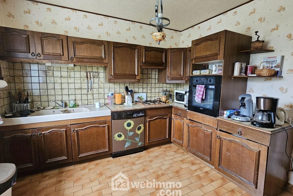 Maison à vendre de 108 m² à Treuzy-Levelay, proche Nemours, idéal pour rénovation avec grand terrain 