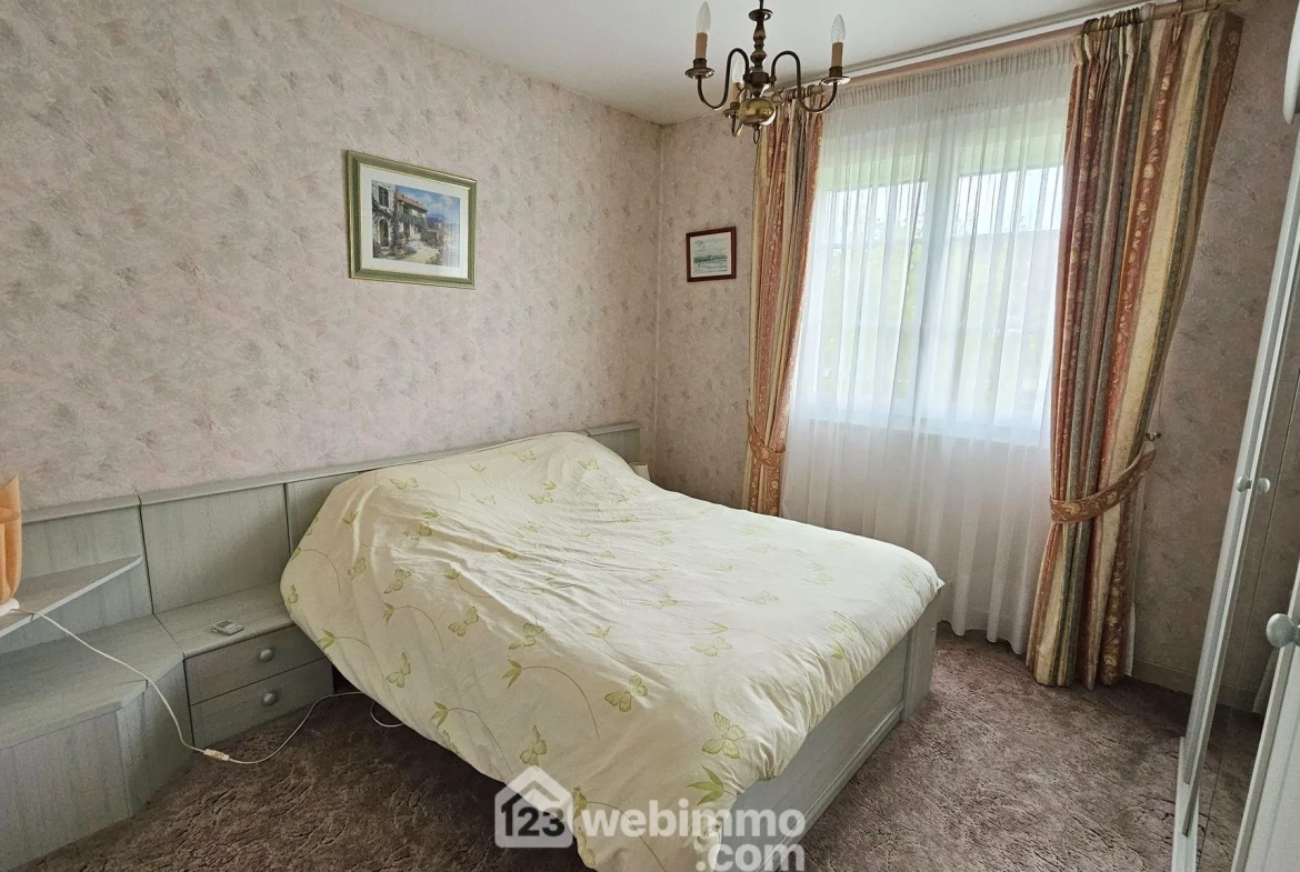 Maison à vendre de 108 m² à Treuzy-Levelay, proche Nemours, idéal pour rénovation avec grand terrain 
