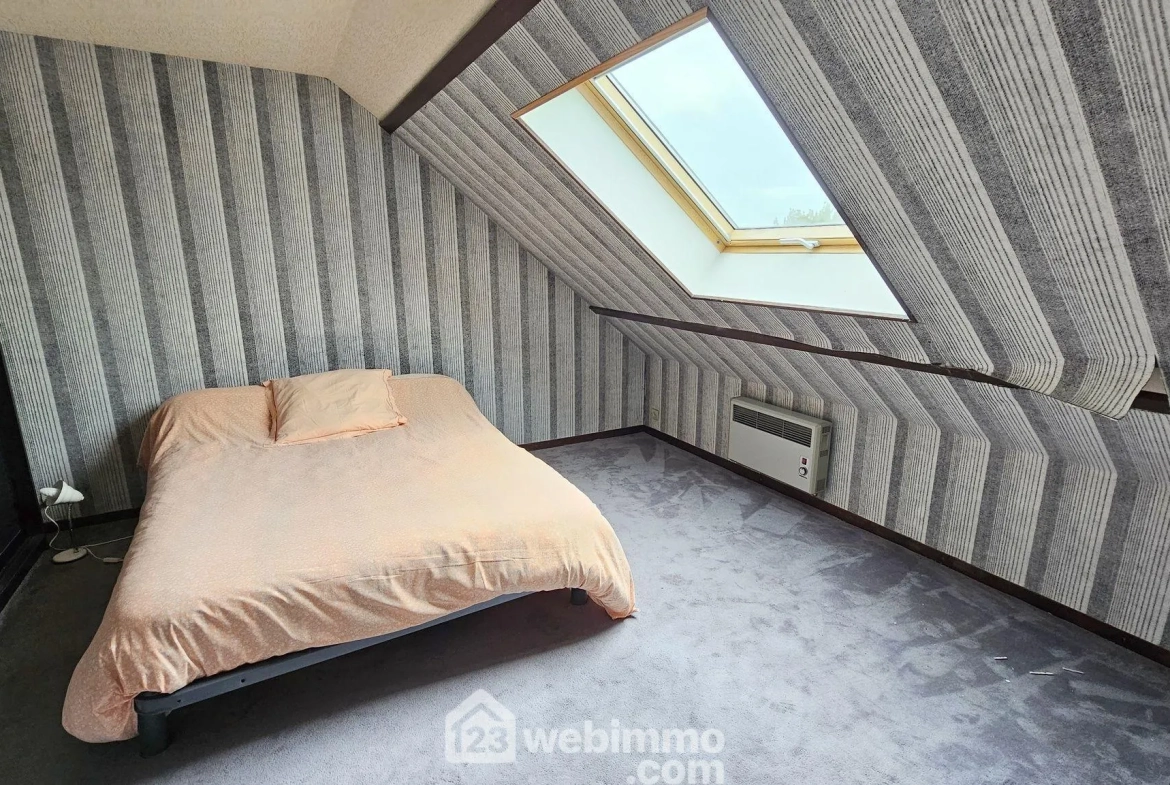 Maison à vendre de 108 m² à Treuzy-Levelay, proche Nemours, idéal pour rénovation avec grand terrain 