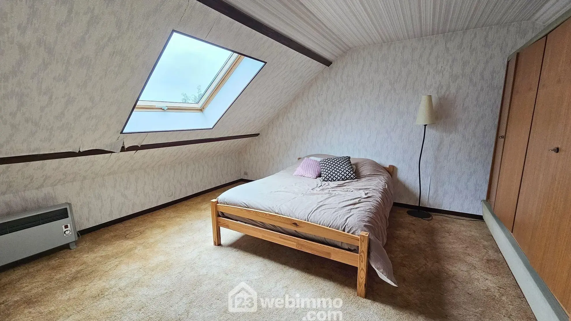 Maison à vendre de 108 m² à Treuzy-Levelay, proche Nemours, idéal pour rénovation avec grand terrain 