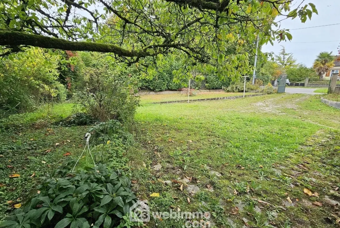 Maison à vendre de 108 m² à Treuzy-Levelay, proche Nemours, idéal pour rénovation avec grand terrain 