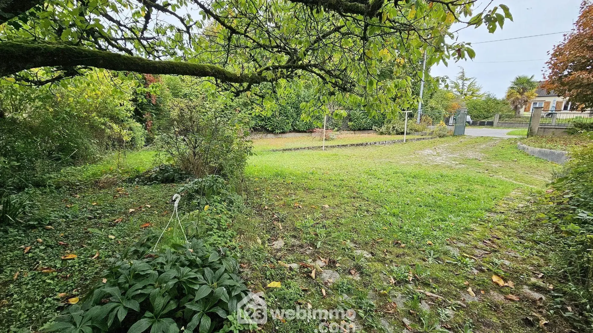 Maison à vendre de 108 m² à Treuzy-Levelay, proche Nemours, idéal pour rénovation avec grand terrain 