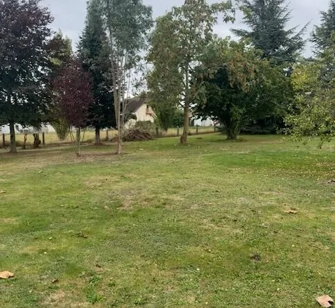 Terrain à bâtir de 1563 m² à Jumièges - Calme et proximité des commodités