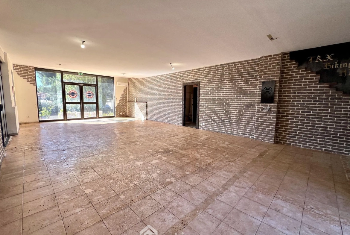 À vendre local commercial de 123 m² à Biguglia avec terrasse et parking privé 