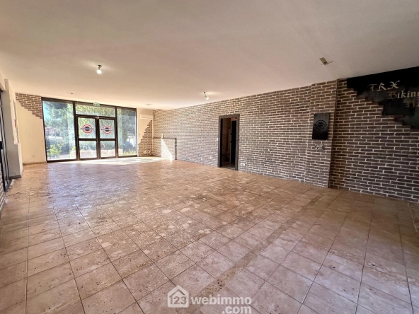 À vendre local commercial de 123 m² à Biguglia avec terrasse et parking privé