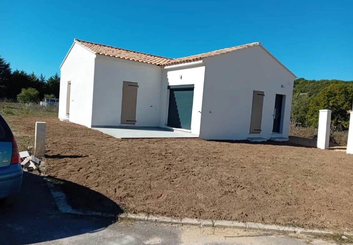 Villa neuve de plain-pied à Saignon avec garage et terrasse - 90 m² 