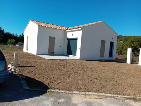 Villa neuve de plain-pied à Saignon avec garage et terrasse - 90 m²