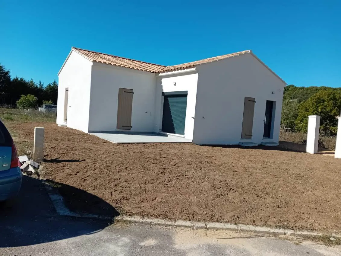 Villa neuve de plain-pied à Saignon avec garage et terrasse - 90 m² 