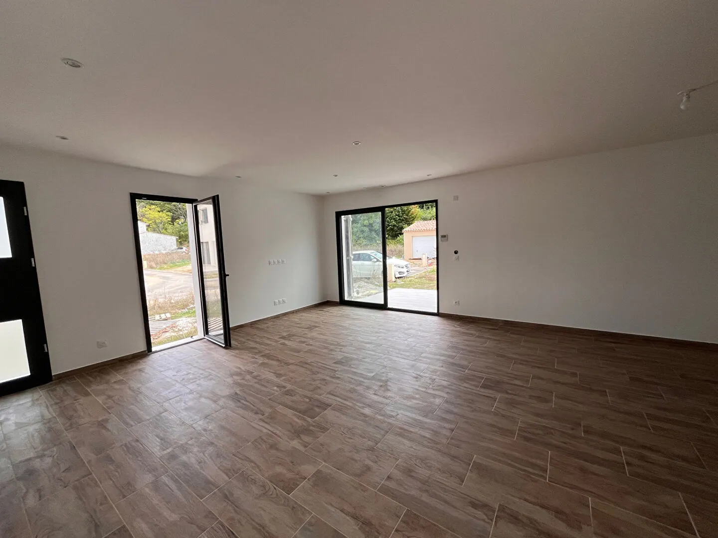 Villa neuve de plain-pied à Saignon avec garage et terrasse - 90 m² 