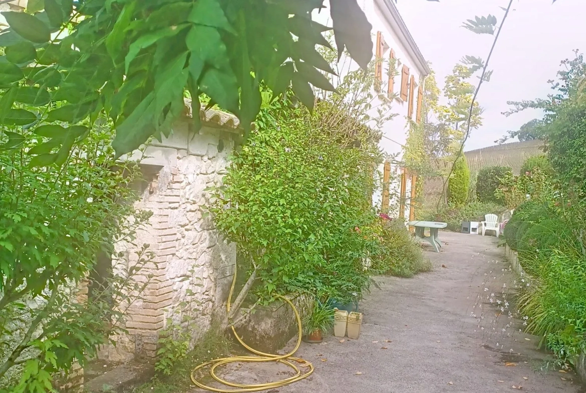 Belle maison de 144 m² avec grand jardin et vue campagne à Réalmont 