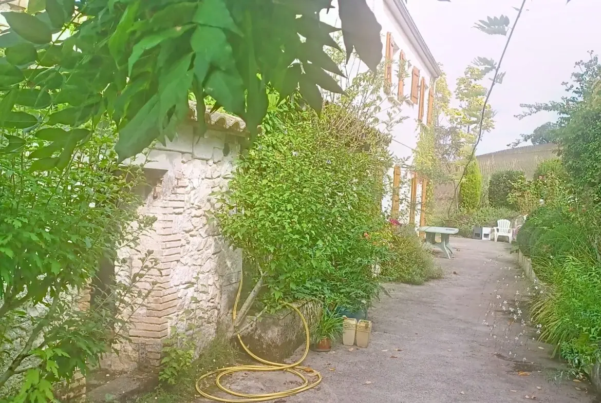Belle maison T5 avec grand jardin et vue campagne à Lautrec 
