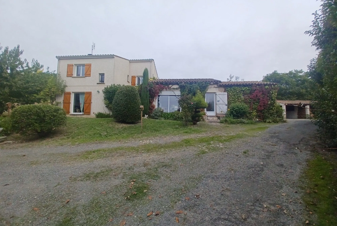 Belle maison T5 avec grand jardin et vue campagne à Lautrec 