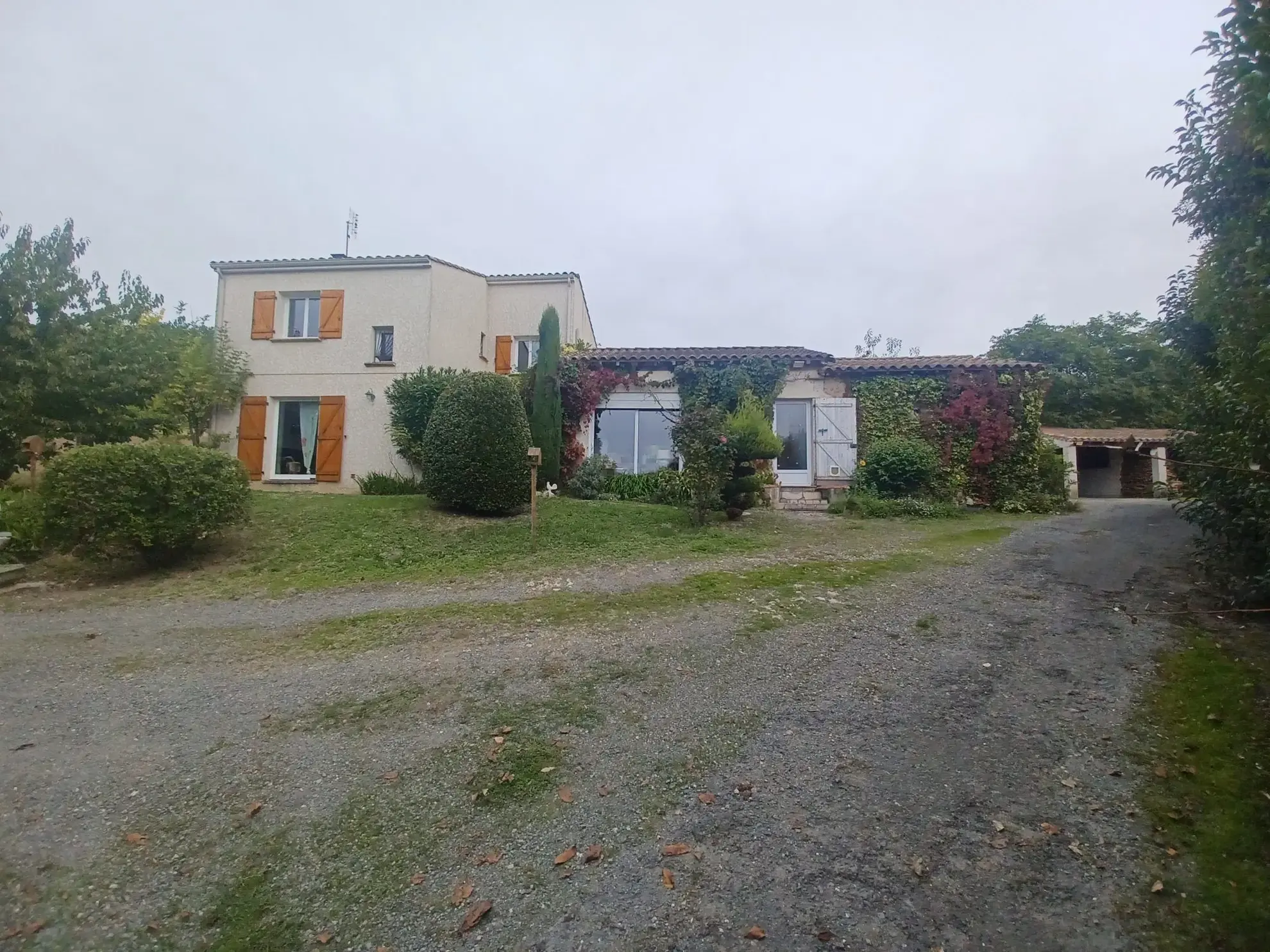 Belle maison T5 avec grand jardin et vue campagne à Lautrec 