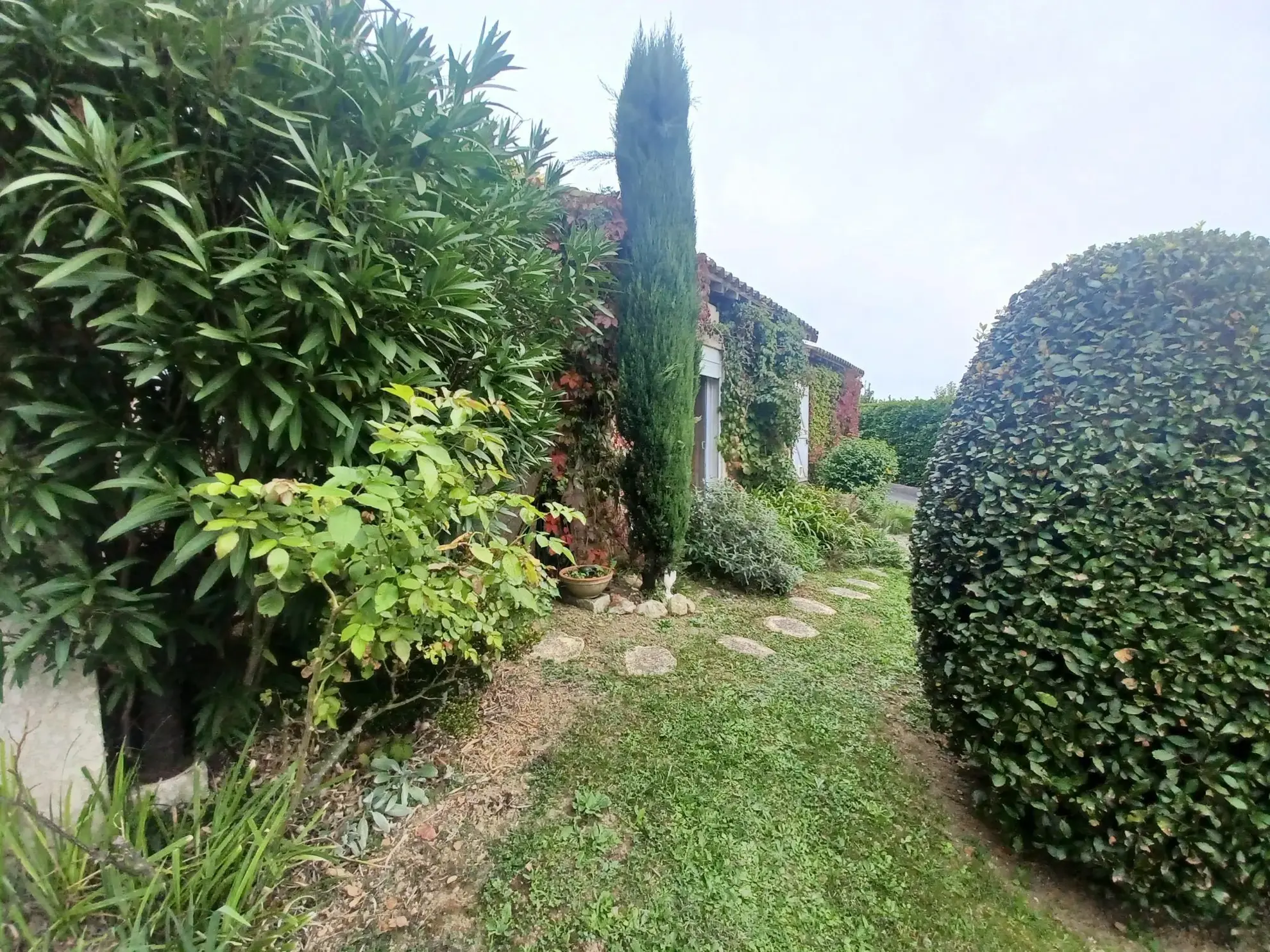Belle maison T5 avec grand jardin et vue campagne à Lautrec 