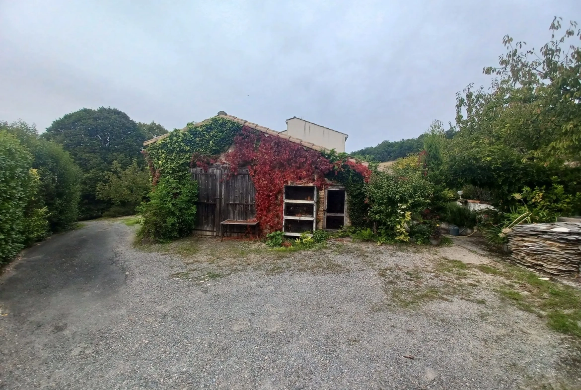 Belle maison T5 avec grand jardin et vue campagne à Lautrec 