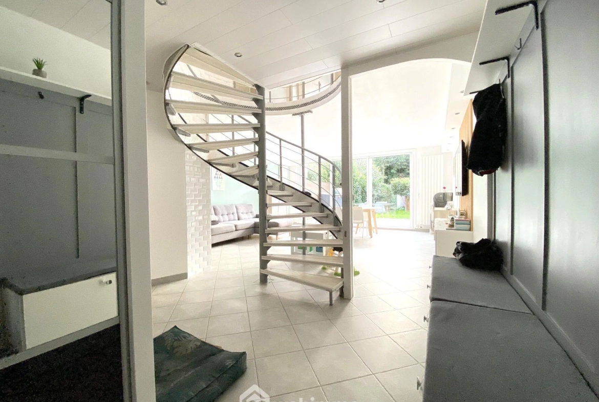 Charmante maison mitoyenne de 100 m² à Bondoufle avec jardin et garage 
