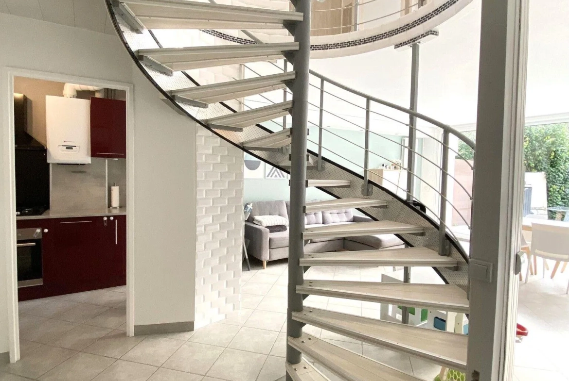 Charmante maison mitoyenne de 100 m² à Bondoufle avec jardin et garage 