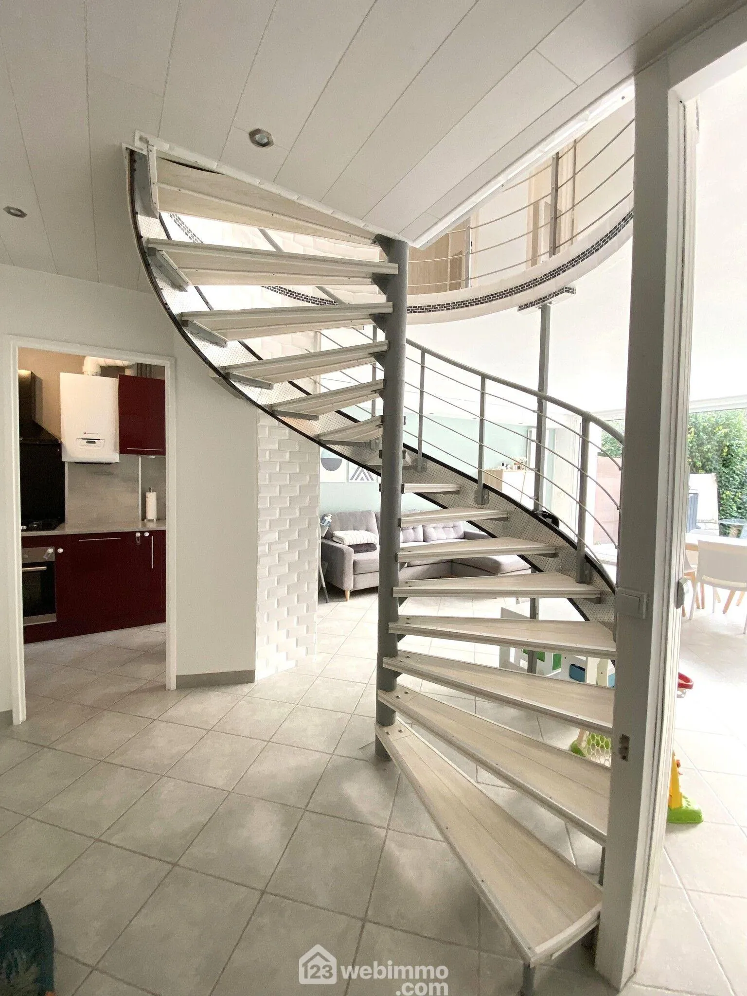 Charmante maison mitoyenne de 100 m² à Bondoufle avec jardin et garage 