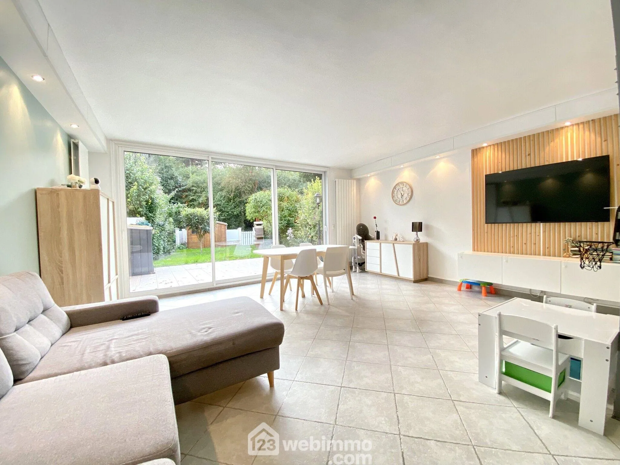 Charmante maison mitoyenne de 100 m² à Bondoufle avec jardin et garage 