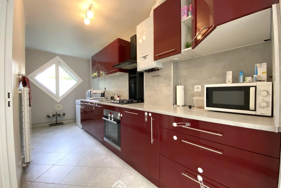 Charmante maison mitoyenne de 100 m² à Bondoufle avec jardin et garage 