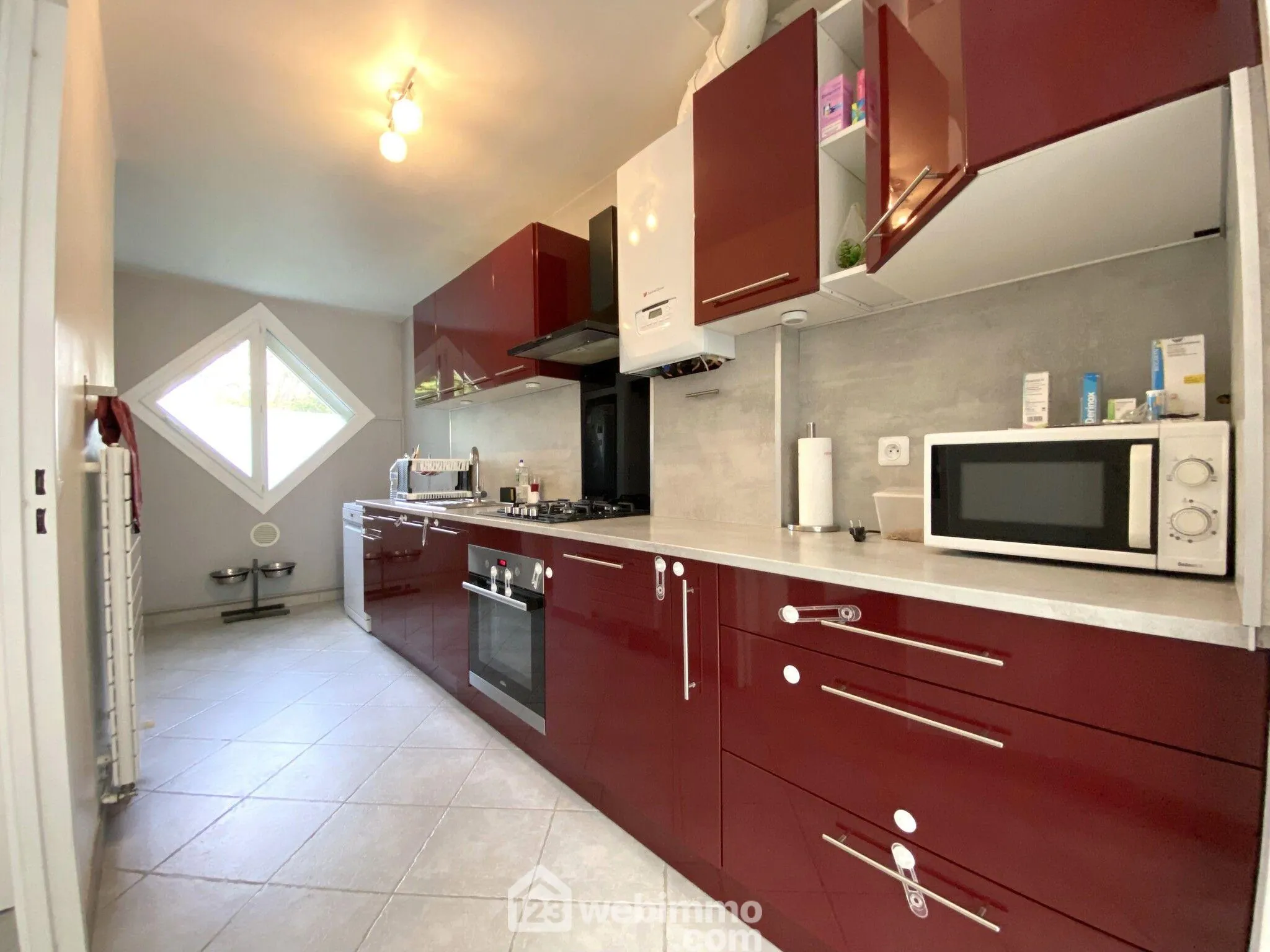 Charmante maison mitoyenne de 100 m² à Bondoufle avec jardin et garage 
