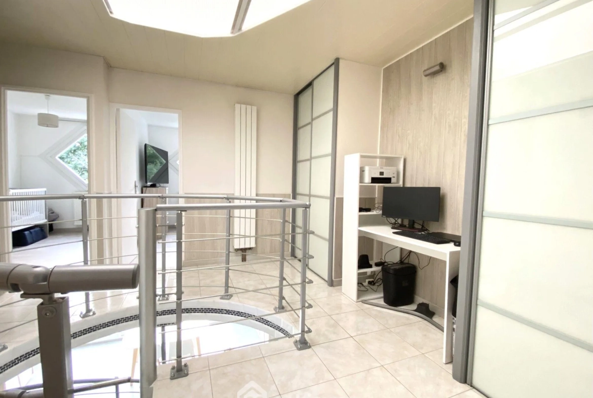 Charmante maison mitoyenne de 100 m² à Bondoufle avec jardin et garage 
